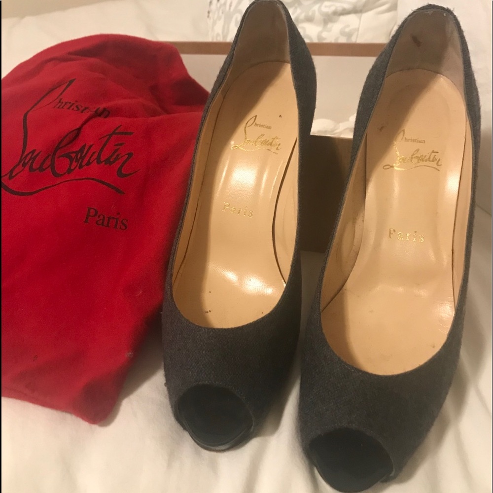 Christian Louboutin Gray felt pumps